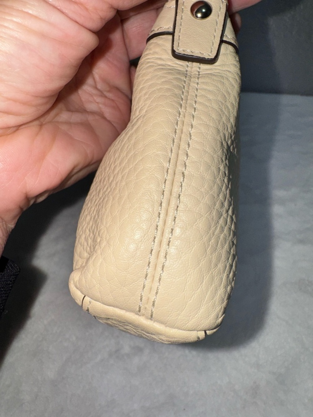 Women's Cream Leather Shoulder Bag - Designer Style - Picture 9 of 17